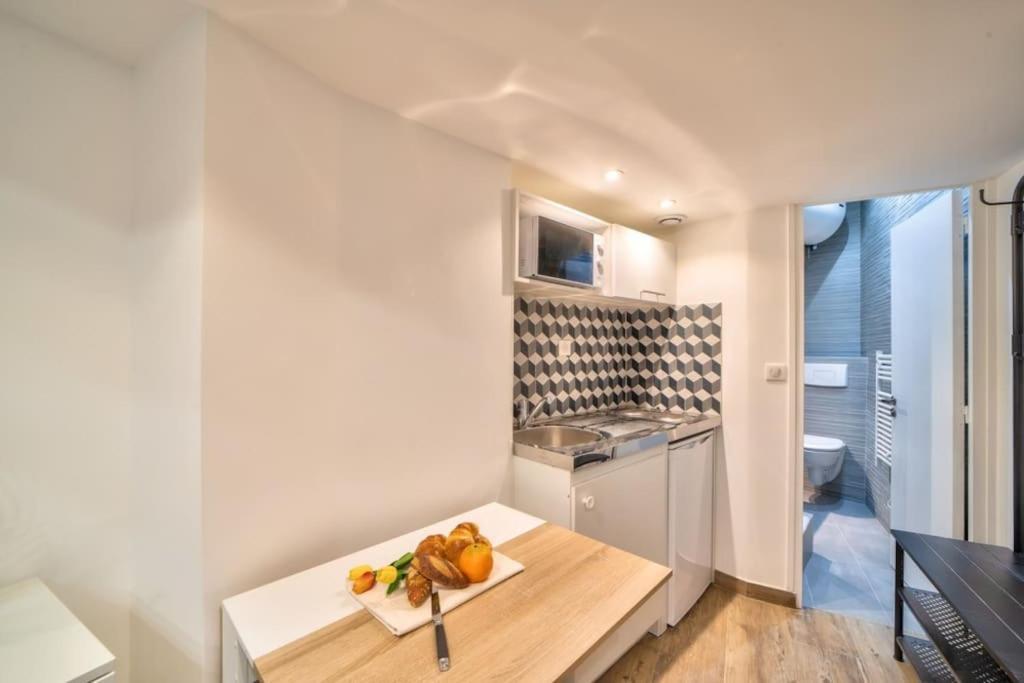 Bel Appartement Au Coeur De Montmartre Paris Exterior photo